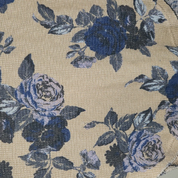 Free People Flower Patch Thermal Top Blue Roses Cream Floral XS Sweater Blouse - Picture 12 of 16